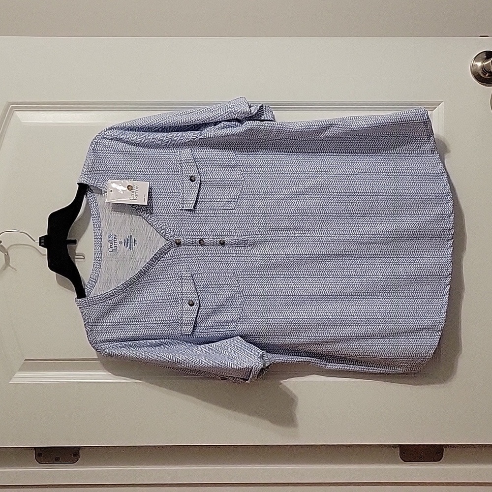 Croft and Barrow women's blue/white Vneck henley.